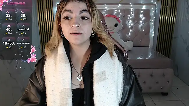 Snapshot of lili_conor_s chatting on 09-21-25, 03:30 lili conor s online show from 09-21-25, 03:30