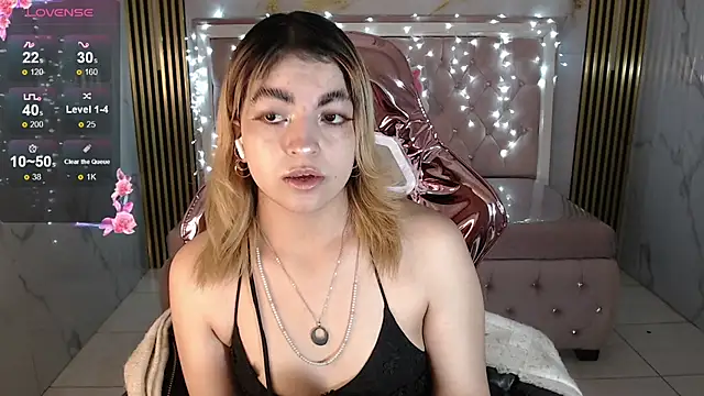 Snapshot of lili_conor_s chatting on 09-23-25, 03:42 lili conor s online show from 09-23-25, 03:42