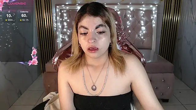 Snapshot of lili_conor_s chatting on 09-24-25, 03:32 lili conor s online show from 09-24-25, 03:32