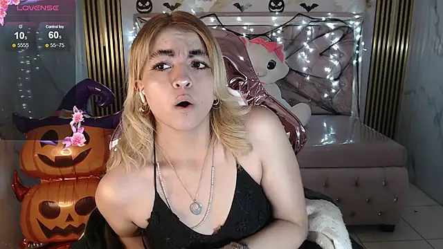 Snapshot of lili_conor_s chatting on 10-07-25, 04:20 lili conor s online show from 10-07-25, 04:20