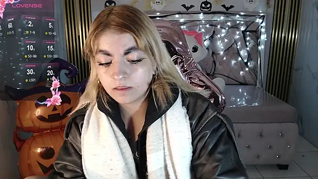 Snapshot of lili_conor_s chatting on 10-08-25, 04:21 lili conor s online show from 10-08-25, 04:21