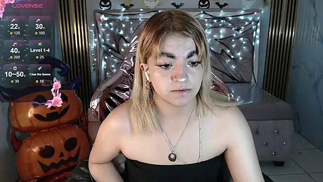 Snapshot of lili_conor_s chatting on 10-09-25, 03:48 lili conor s online show from 10-09-25, 03:48