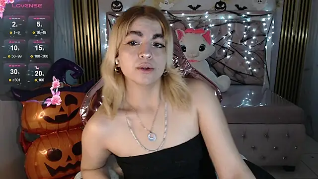 Snapshot of lili_conor_s chatting on 10-10-25, 03:49 lili conor s online show from 10-10-25, 03:49