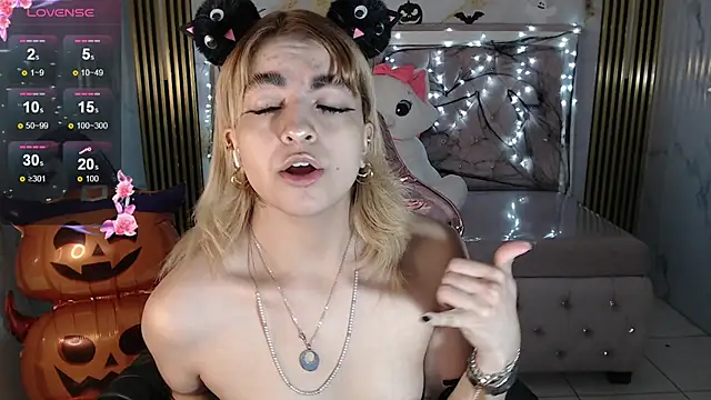 Snapshot of lili_conor_s chatting on 10-11-25, 05:28 lili conor s online show from 10-11-25, 05:28