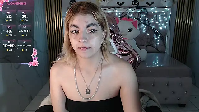 Snapshot of lili_conor_s chatting on 10-15-25, 04:12 lili conor s online show from 10-15-25, 04:12