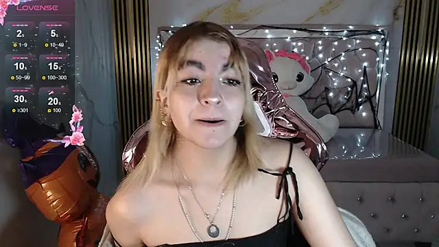 Snapshot of lili_conor_s chatting on 10-16-25, 03:51 lili conor s online show from 10-16-25, 03:51