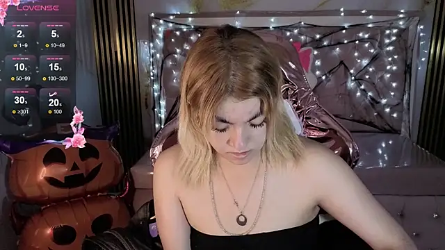 Snapshot of lili_conor_s chatting on 10-17-25, 04:26 lili conor s online show from 10-17-25, 04:26