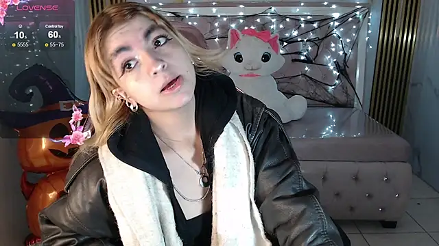 Snapshot of lili_conor_s chatting on 10-21-25, 04:02 lili conor s online show from 10-21-25, 04:02