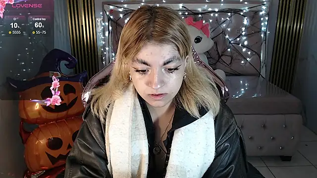 Snapshot of lili_conor_s chatting on 10-23-25, 03:17 lili conor s online show from 10-23-25, 03:17