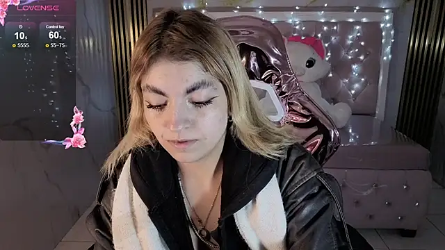 Snapshot of lili_conor_s chatting on 11-02-25, 03:42 lili conor s online show from 11-02-25, 03:42