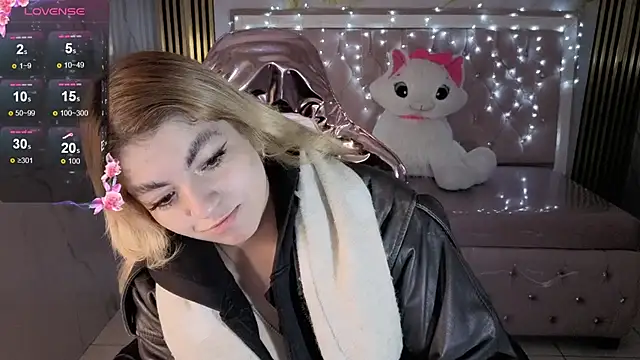 Snapshot of lili_conor_s chatting on 11-05-25, 03:17 lili conor s online show from 11-05-25, 03:17