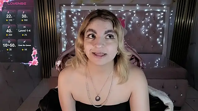 Snapshot of lili_conor_s chatting on 11-06-25, 03:29 lili conor s online show from 11-06-25, 03:29