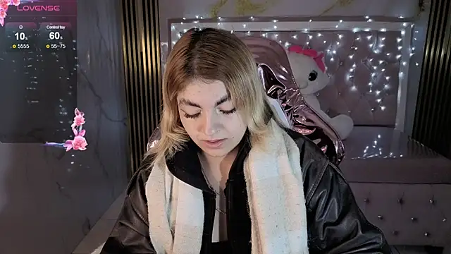 Snapshot of lili_conor_s chatting on 11-08-25, 03:18 lili conor s online show from 11-08-25, 03:18