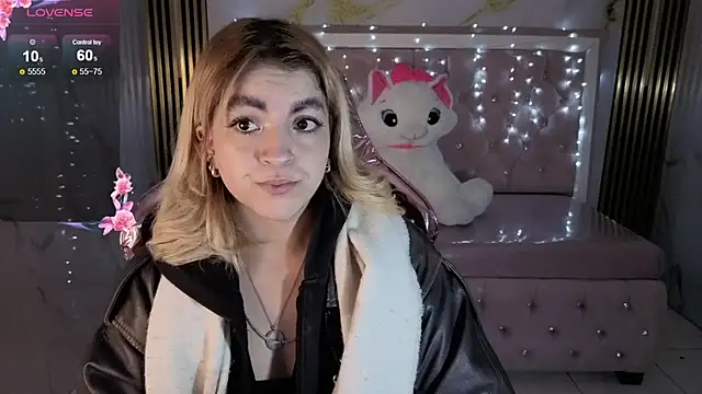 Snapshot of lili_conor_s chatting on 11-11-25, 03:17 lili conor s online show from 11-11-25, 03:17