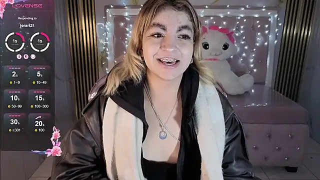 Snapshot of lili_conor_s chatting on 11-16-25, 03:34 lili conor s online show from 11-16-25, 03:34