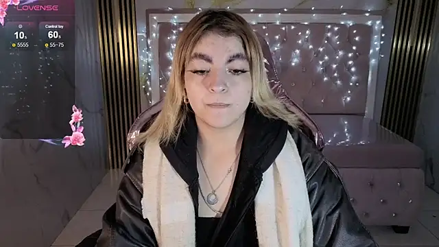 Snapshot of lili_conor_s chatting on 11-18-25, 03:12 lili conor s online show from 11-18-25, 03:12