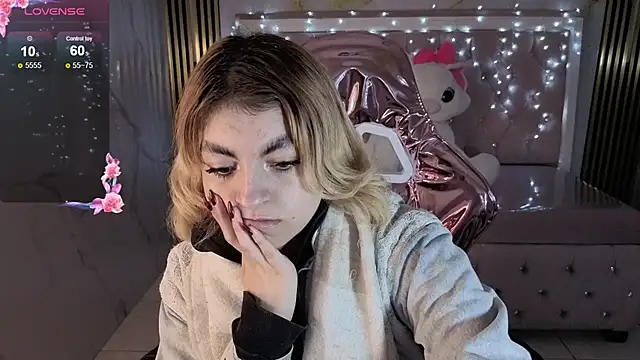 Snapshot of lili_conor_s chatting on 11-19-25, 03:06 lili conor s online show from 11-19-25, 03:06