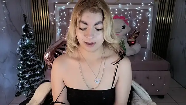 Snapshot of lili_conor_s chatting on 11-28-25, 03:20 lili conor s online show from 11-28-25, 03:20