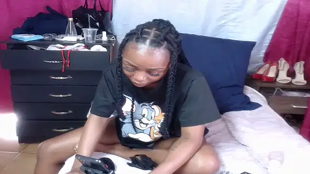 Snapshot of xxTatiannaxx chatting on 10-30-25, 02:18 xxTatiannaxx online show from 10-30-25, 02:18