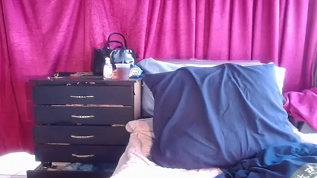 Snapshot of xxTatiannaxx chatting on 11-19-25, 03:12 xxTatiannaxx online show from 11-19-25, 03:12