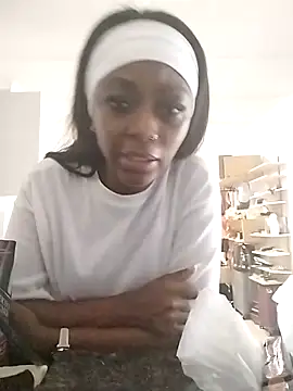Snapshot of xxTatiannaxx chatting on 05-23-26, 02:21 xxTatiannaxx online show from 05-23-26, 02:21