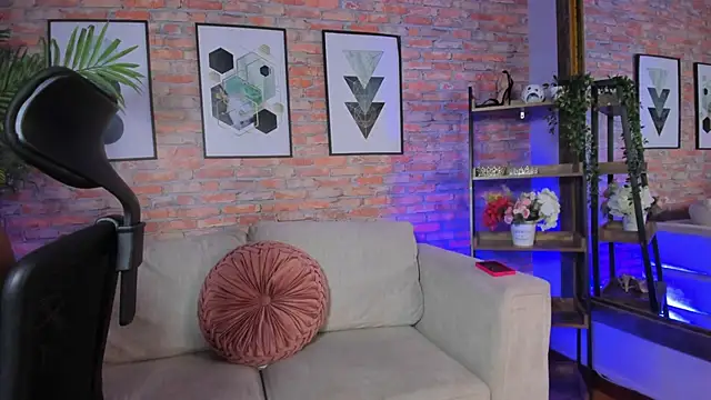 Snapshot of Lucia_Brown_ chatting on 09-20-25, 09:27 Lucia Brown  online show from 09-20-25, 09:27
