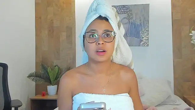 Lucia Brown  online show from 04-23-26, 12:34