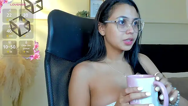 Snapshot of Lucia_Brown_ chatting on 06-13-26, 12:52 Lucia Brown online show from 06-13-26, 12:52