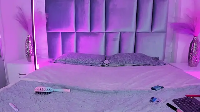 Selene bennet online show from 04-29-26, 03:43