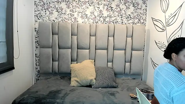 Snapshot of Natasha_rose__ chatting on 10-13-25, 07:25 Natasha rose   online show from 10-13-25, 07:25