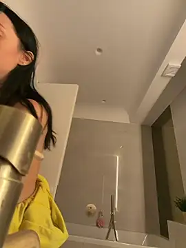 Mia Splash online show from 04-15-26, 08:10