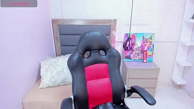 Snapshot of MEGANZARICK chatting on 10-25-25, 12:34 MEGANZARICK online show from 10-25-25, 12:34