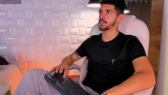 Snapshot of AlejandroStormm chatting on 09-09-25, 10:20 AlejandroStormm online show from 09-09-25, 10:20