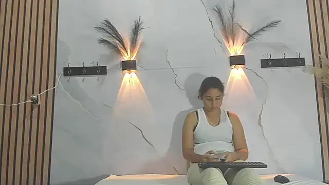 ElizaAndQuisha online show from 09-18-25, 01:02