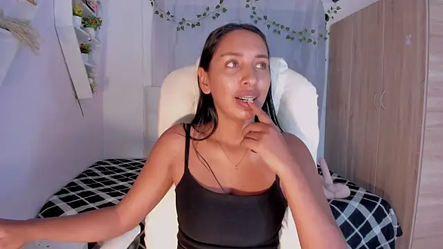 Emma lorense22 online show from 12-01-25, 07:19