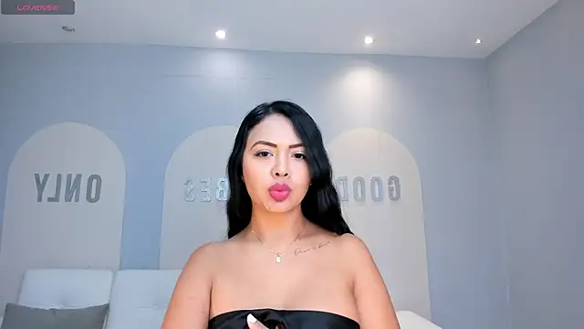 Snapshot of BrunaThompson chatting on 03-17-25, 12:04 BrunaThompson online show from 03-17-25, 12:04