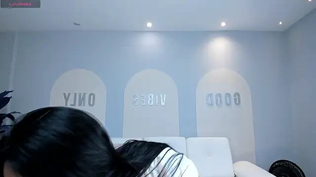 Snapshot of BrunaThompson chatting on 03-18-25, 12:03 BrunaThompson online show from 03-18-25, 12:03