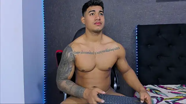 luigi hot  online show from 03-16-25, 07:06