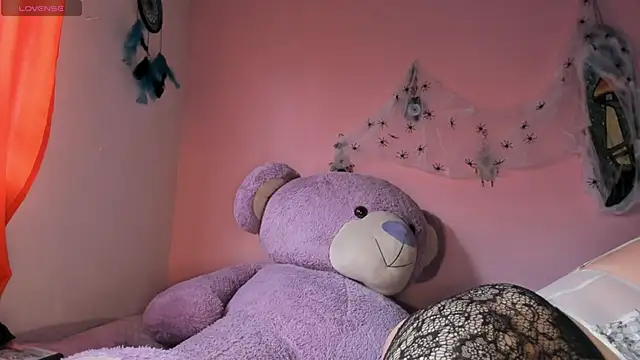 Maddy Jhonsson online show from 10-28-25, 09:39