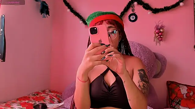 Maddy Jhonsson online show from 12-20-25, 04:47