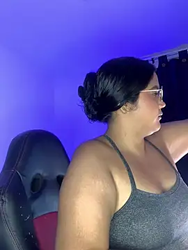 Leah yuah  online show from 02-24-25, 11:41