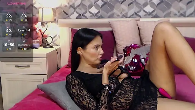 Nico1e Smith online show from 12-16-25, 06:07