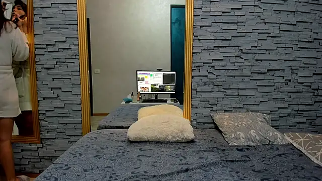 Bella Posh online show from 03-18-25, 07:19