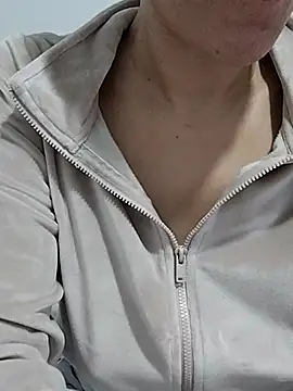 Snapshot of BUSE8821 chatting on 10-16-25, 09:38 BUSE8821 online show from 10-16-25, 09:38