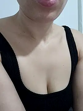 Snapshot of BUSE8821 chatting on 10-21-25, 09:04 BUSE8821 online show from 10-21-25, 09:04