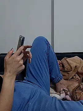 Snapshot of BUSE8821 chatting on 10-30-25, 08:53 BUSE8821 online show from 10-30-25, 08:53