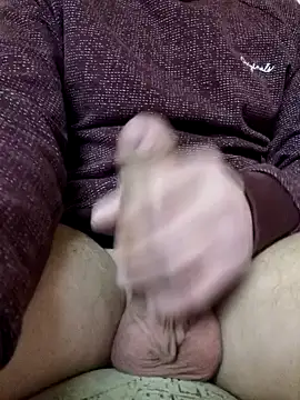 Snapshot of Beauty1900 chatting on 03-05-26, 05:31 Beauty1900 online show from 03-05-26, 05:31