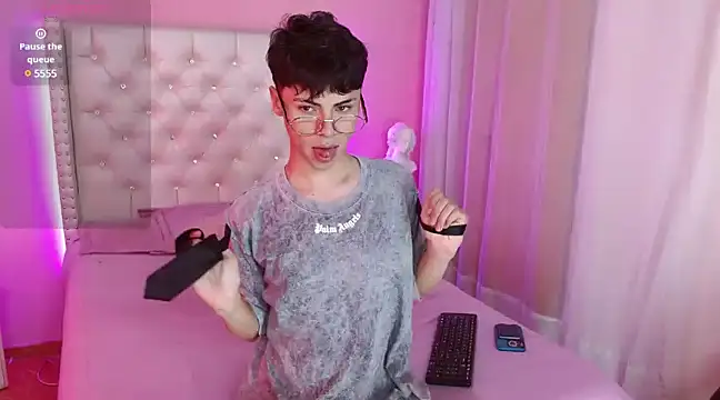 Snapshot of callum_77 chatting on 03-14-25, 07:55 callum 77 online show from 03-14-25, 07:55