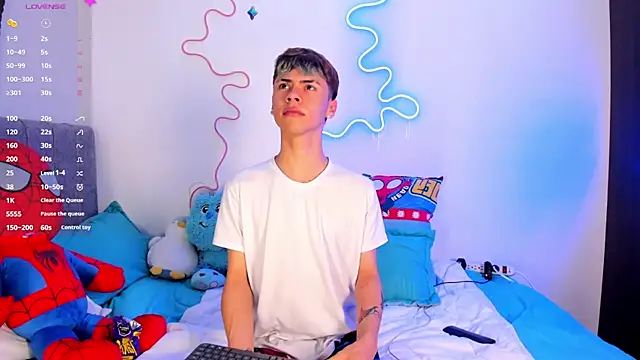 Snapshot of callum_77 chatting on 10-10-25, 05:17 callum 77 online show from 10-10-25, 05:17