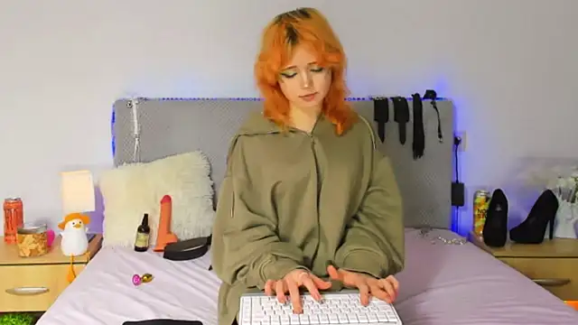 EmilyAngells online show from 11-19-25, 11:32